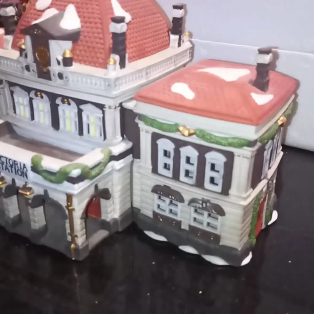 Vintage Dept 56 Victoria Station Dickens Christmas Village #5574-3 Herit…